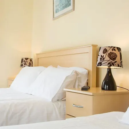 Walsh's Bridge 3* Newport (Mayo)